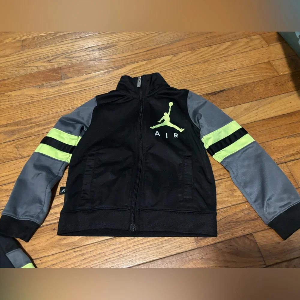 Nike Jordan tracksuit. Zipper log sleeves  top and pants.  size 3T. - Picture 2 of 7